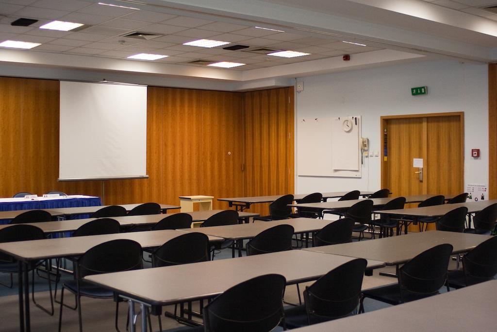 Ceu Konferencia Koezpont Budapeste Exterior foto